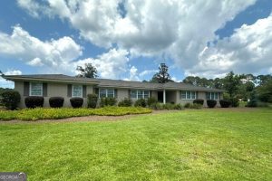10735510 - 300 Lewis Drive 10735510 - 300 Lewis Drive